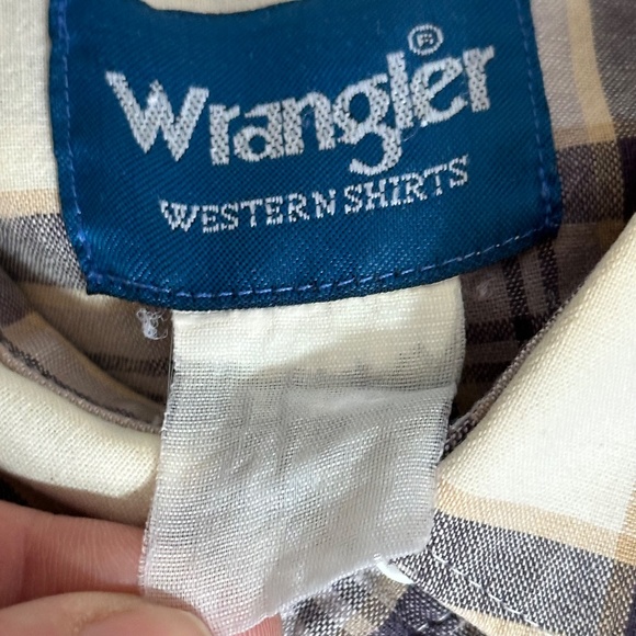 EUC Wrangler Men's Plaid Western Button Down Shirt with Pearlized Snap Buttons - Picture 5 of 9
